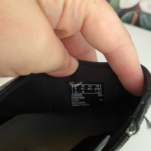 Clarks Addiy Kara black leather booties size 8.5 - Picture 8 of 14